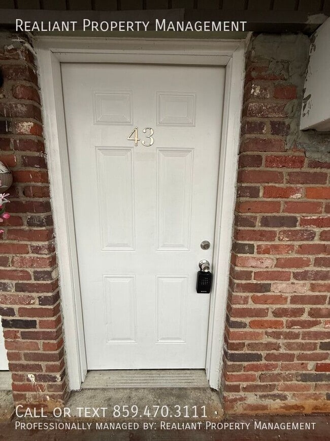 property at 2021 Cambridge Dr