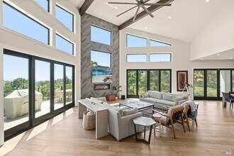 3727 Lakebriar Pl in Santa Rosa, CA - Building Photo - Building Photo