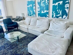 17111 Biscayne Blvd in Aventura, FL - Building Photo - Building Photo