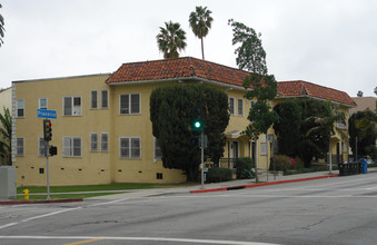 5100 Franklin Ave in Los Angeles, CA - Building Photo - Building Photo