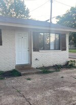 2112 14th Ave N in Columbus, MS - Building Photo