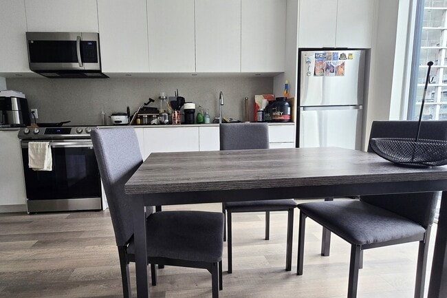 357 King St W in Toronto, ON - Building Photo - Building Photo