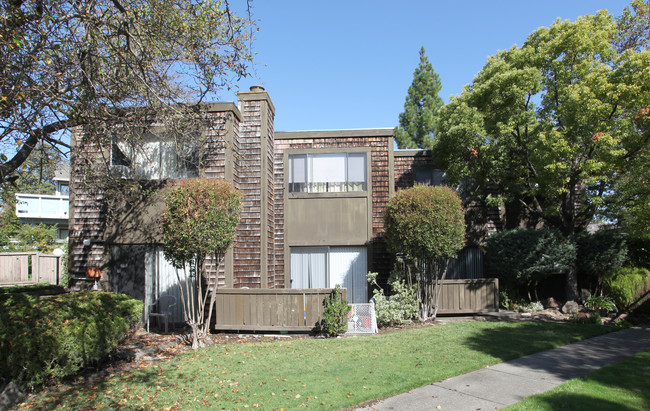 Oak Apartments in Novato, CA - Building Photo - Building Photo