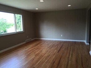 1244 Blue Jay Dr in Pittsburgh, PA - Building Photo - Building Photo