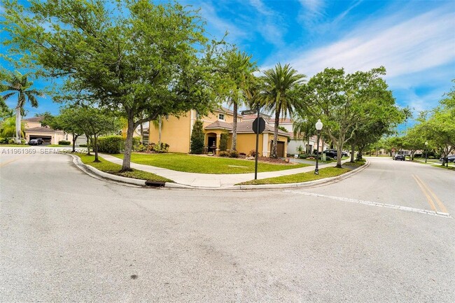 1518 Maple Dr in Weston, FL - Building Photo - Building Photo