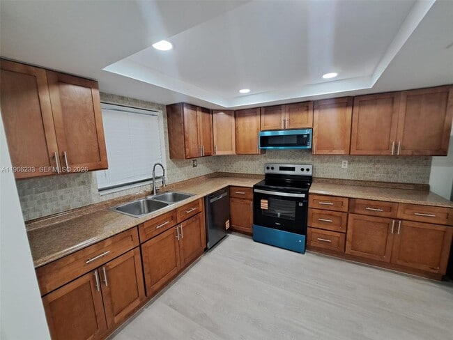 5100 SW 90th Ave in Cooper City, FL - Foto de edificio - Building Photo