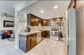 671 Ascot Dr in Vista, CA - Foto de edificio - Building Photo