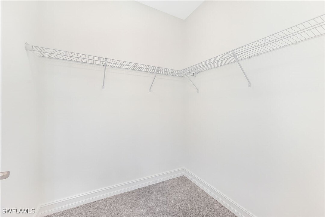 1057 Tranquil Brk Dr in Naples, FL - Building Photo