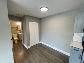 21 N Dryden Pl in Arlington Heights, IL - Building Photo - Building Photo