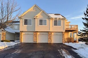 7253 Chucks Way in Loves Park, IL - Building Photo