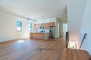 10847 Morrison St in Los Angeles, CA - Building Photo