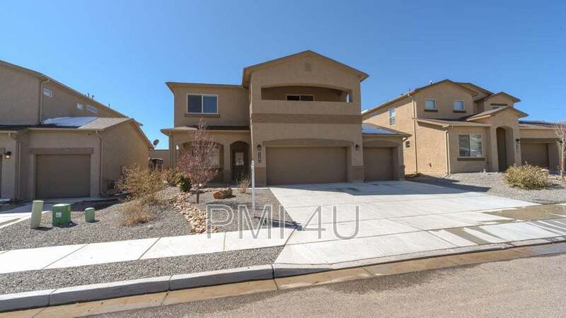 1161 Fascination St NE in Rio Rancho, NM - Foto de edificio