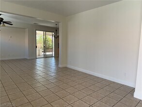 8159 Shellstone Ave in Las Vegas, NV - Building Photo - Building Photo