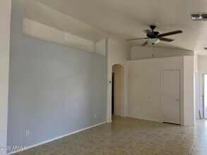 2221 E Union Hills Dr in Phoenix, AZ - Building Photo - Building Photo