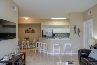 15625 Ocean Walk Circle in Ft. Myers, FL - Foto de edificio - Building Photo