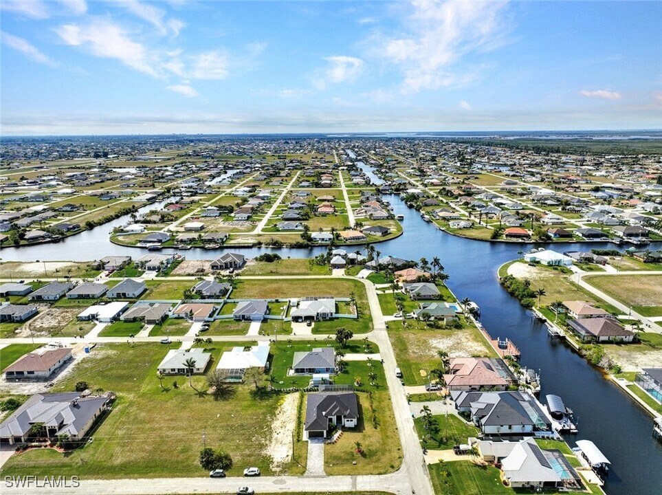 3524 NW 15th Terrace in Cape Coral, FL - Building Photo