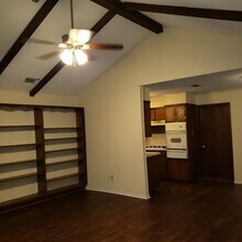 2308 Lake W Dr in Taylor, TX - Building Photo - Building Photo