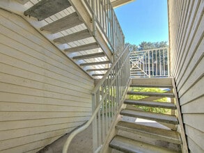 209 Lake Brook Cir in Brandon, FL - Building Photo - Building Photo