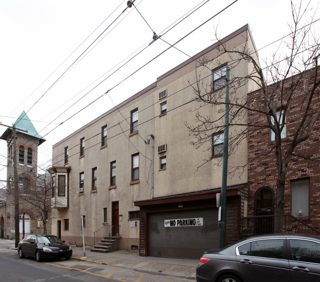 1600 S 13th St in Philadelphia, PA - Building Photo - Building Photo