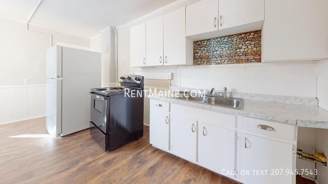 22 Birch St, Unit 1 in Bangor, ME - Building Photo - Building Photo