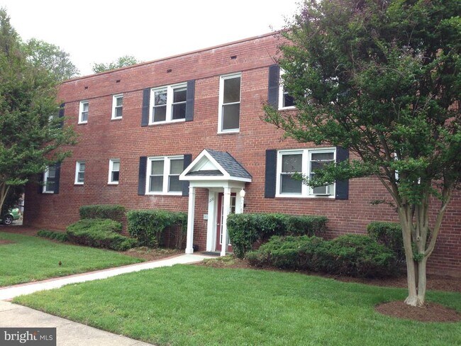 1210 N Kenilworth St in Arlington, VA - Building Photo - Building Photo