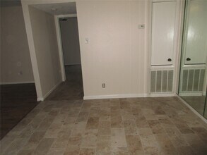 17401 Red Oak Dr in Houston, TX - Building Photo - Building Photo