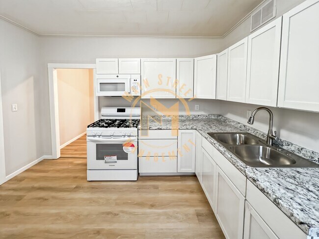 1328 N Main St-Unit -Lower in Oshkosh, WI - Foto de edificio - Building Photo