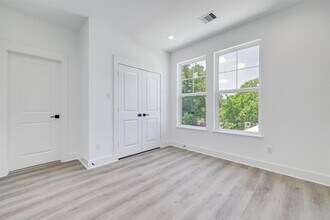 2828 Versailles Oak Ln in Houston, TX - Building Photo - Building Photo