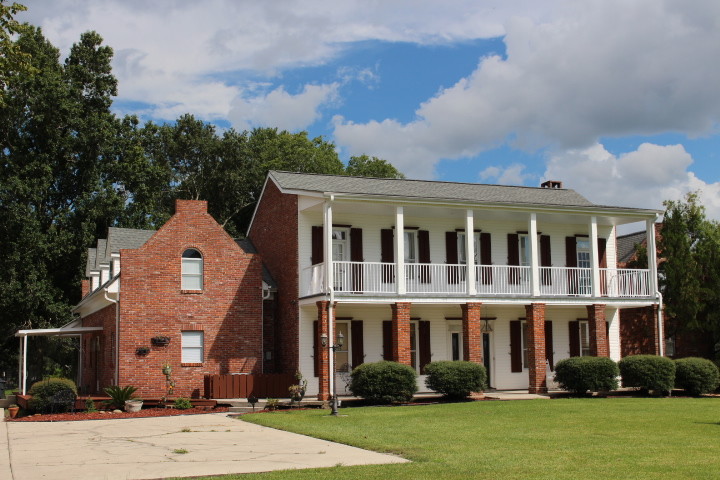 208 Highway 20 in Thibodaux, LA - Building Photo