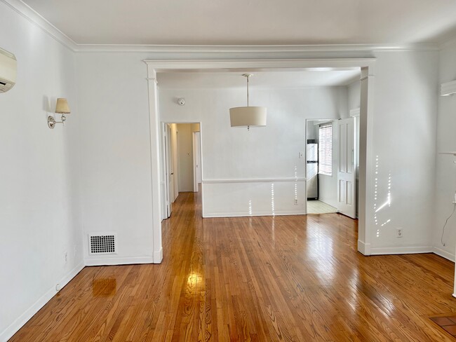 106 N Edgemont St, Unit 2 in Los Angeles, CA - Building Photo - Building Photo