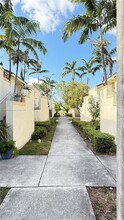 6235 SW 47th Manor in Davie, FL - Building Photo - Building Photo