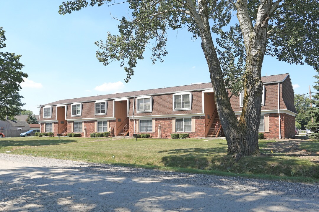 39499 Muffatt St in Harrison Township, MI - Foto de edificio