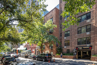 338 E 70th St in New York, NY - Foto de edificio - Primary Photo