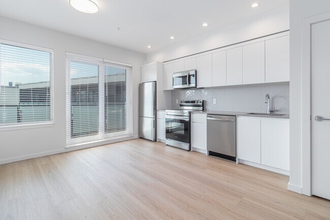 Midtown in Kelowna, BC - Building Photo - Building Photo