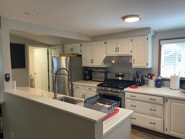 710 Pine St in Elk Rapids, MI - Building Photo - Building Photo