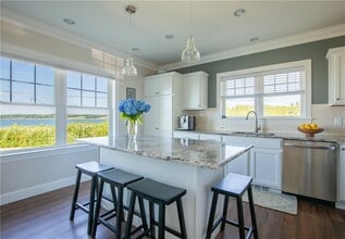 292 High Hill Rd in Tiverton, RI - Building Photo - Building Photo