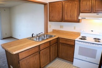 734 Westwinds Dr in Iowa City, IA - Building Photo - Building Photo