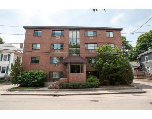 property at 41 Walnut St