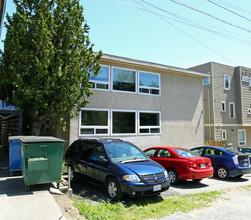 Carleton Court in Seattle, WA - Building Photo - Building Photo