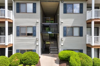 Hickory Woods in Roanoke, VA - Building Photo - Building Photo