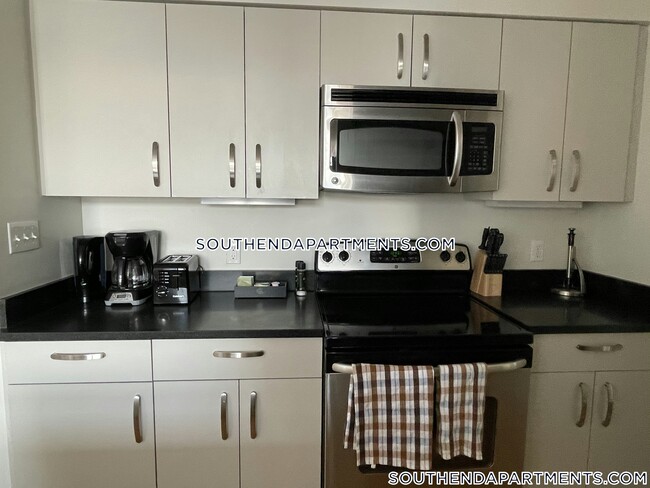 601 Albany St in Boston, MA - Building Photo - Building Photo