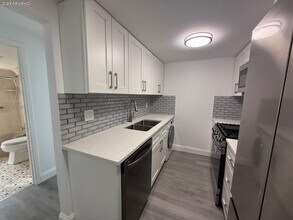 306 Hamilton Ave in Hewlett, NY - Building Photo - Building Photo