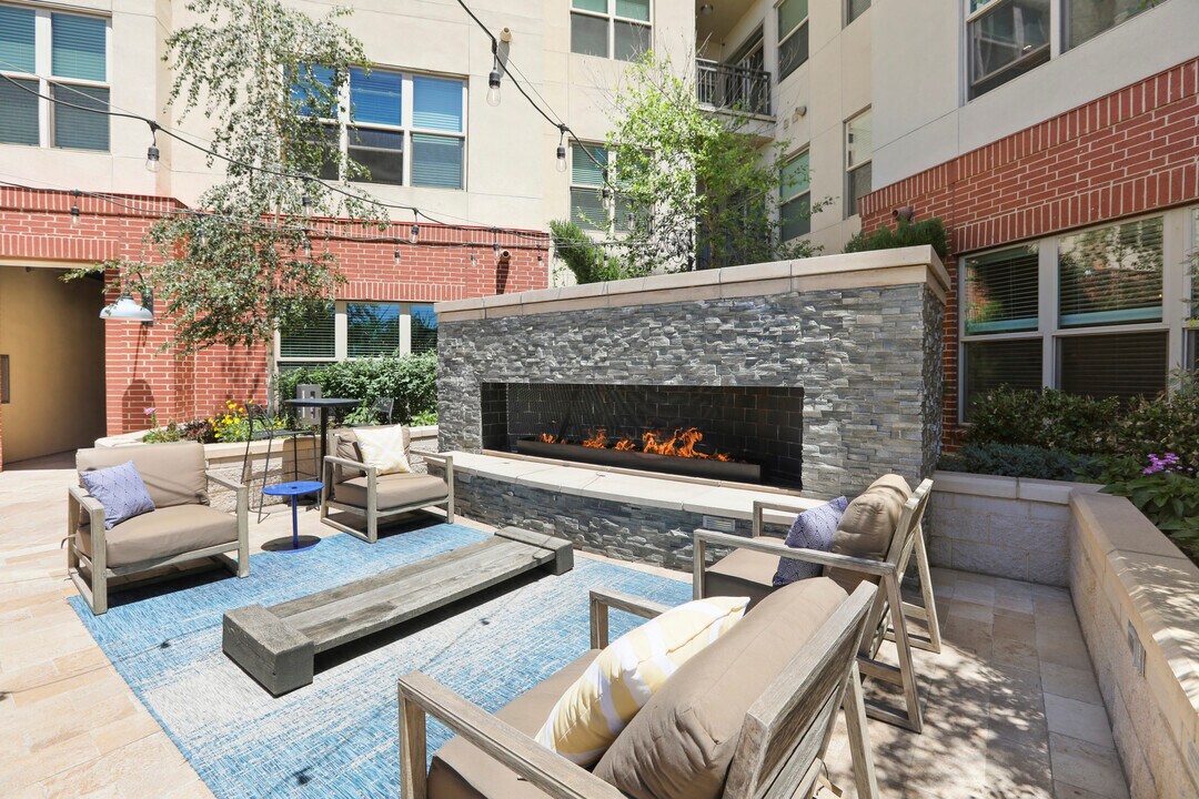 Gables Speer Blvd in Denver, CO - Building Photo