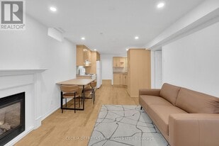 40 Venetian Crescent in Vaughan, ON - Building Photo