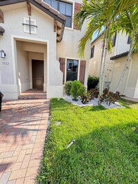 3322 W 97th St in Hialeah, FL - Building Photo - Building Photo