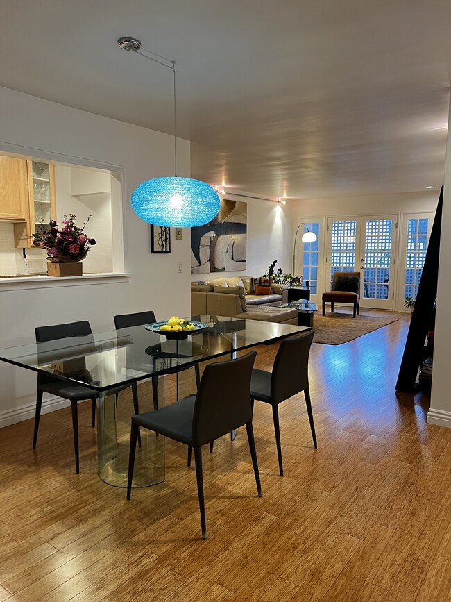 901 10th St in Santa Monica, CA - Building Photo - Building Photo