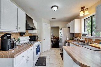 7601 Hawkeye Dr in Austin, TX - Building Photo - Building Photo