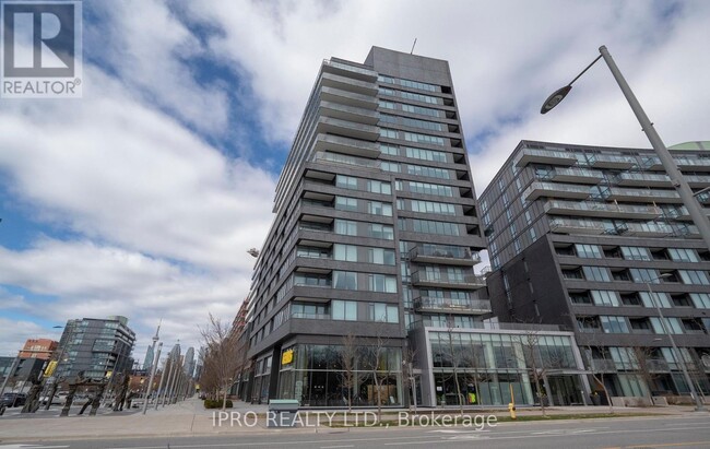 120-S120 Bayview Ave