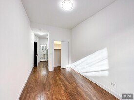 228 E 89th St in New York, NY - Building Photo
