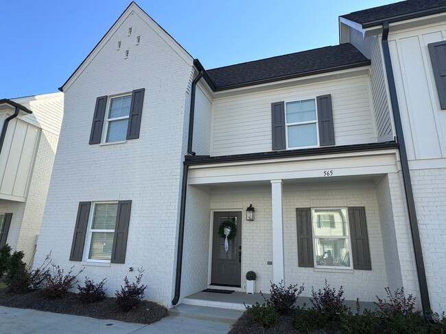 property at 565 Meadow Ln